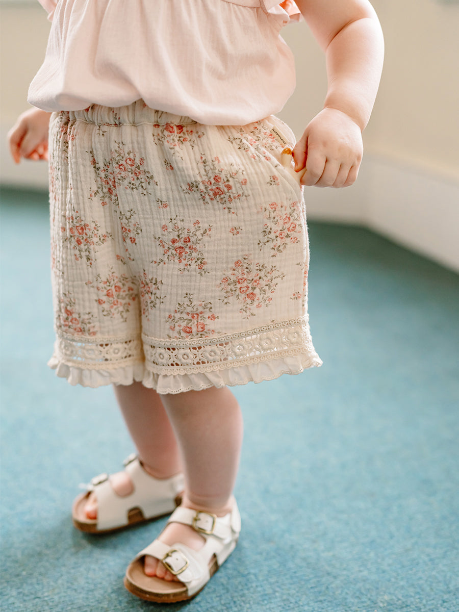 Guimaraes Shorts, Rose Bouquet, White – Happyology