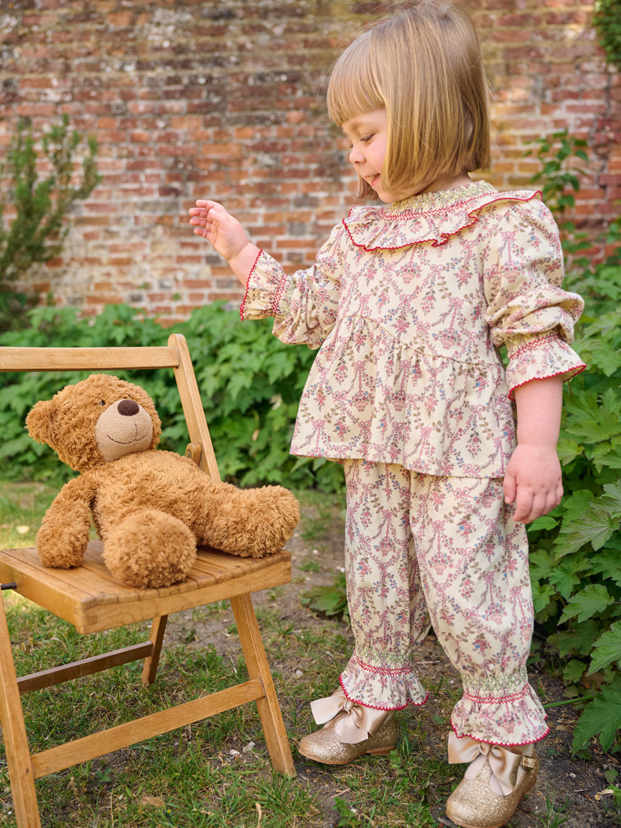 Charleston Smocked Tee, Flower Basket, Rice – Happyology